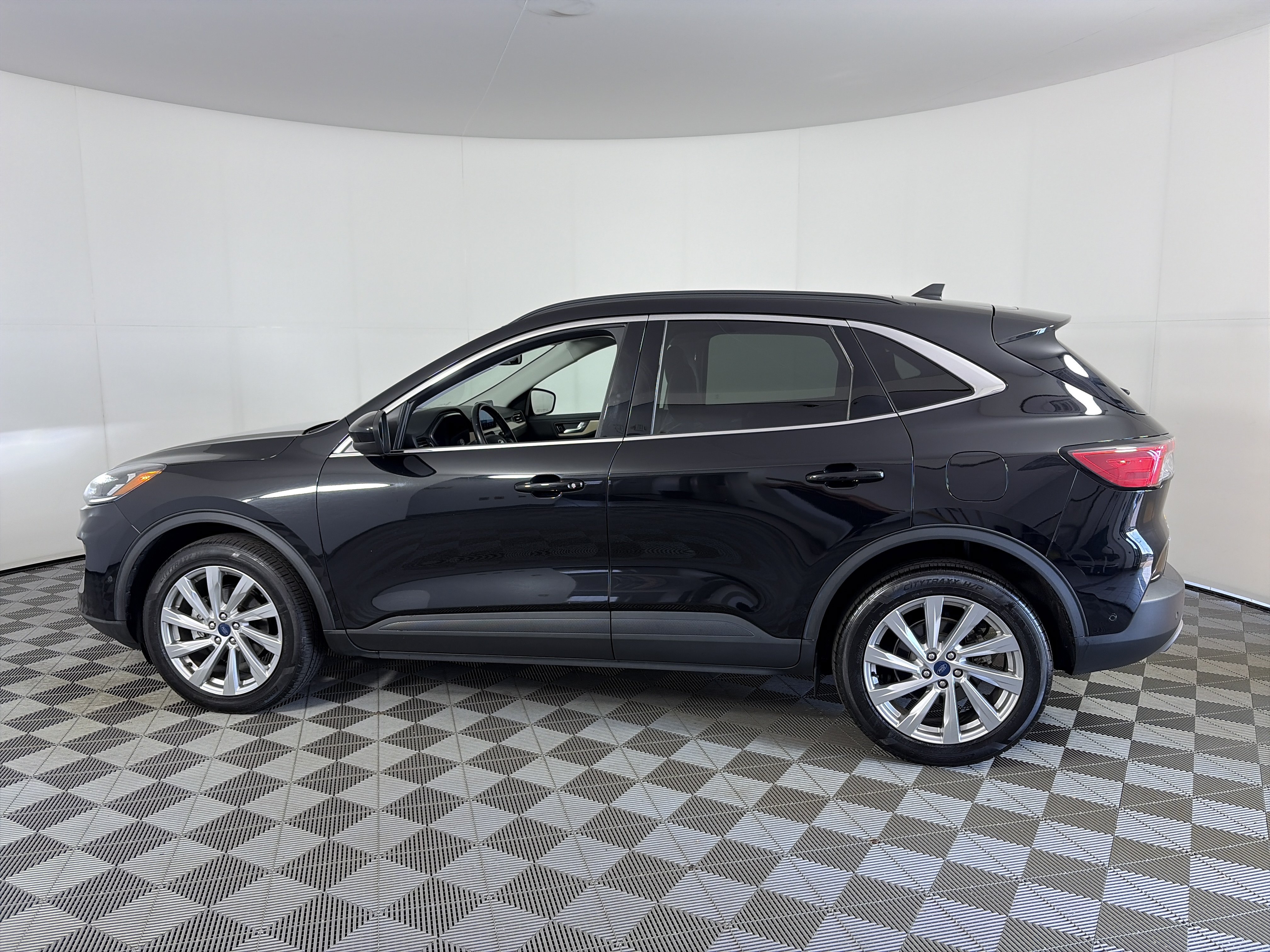 Used 2022 Ford Escape Titanium w/ Titanium Elite Package AWD/4WD image 8