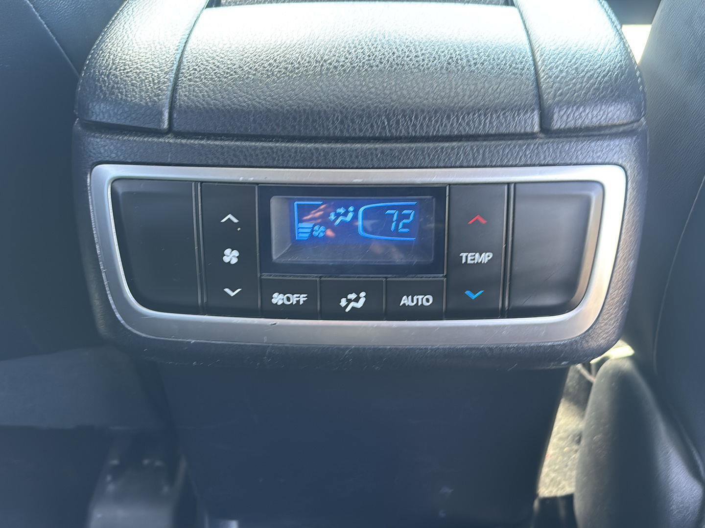 Used 2019 Toyota Highlander SE AWD/4WD image 14