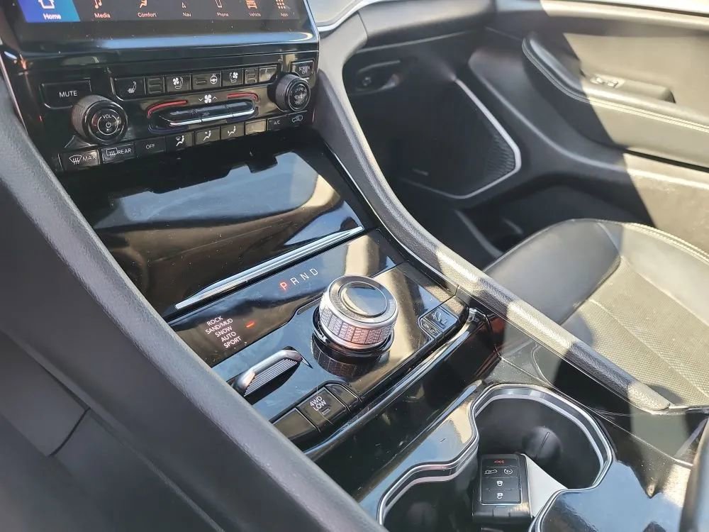 Used 2022 Jeep Grand Cherokee Limited 4xe w/ Luxury Tech Group II image 16