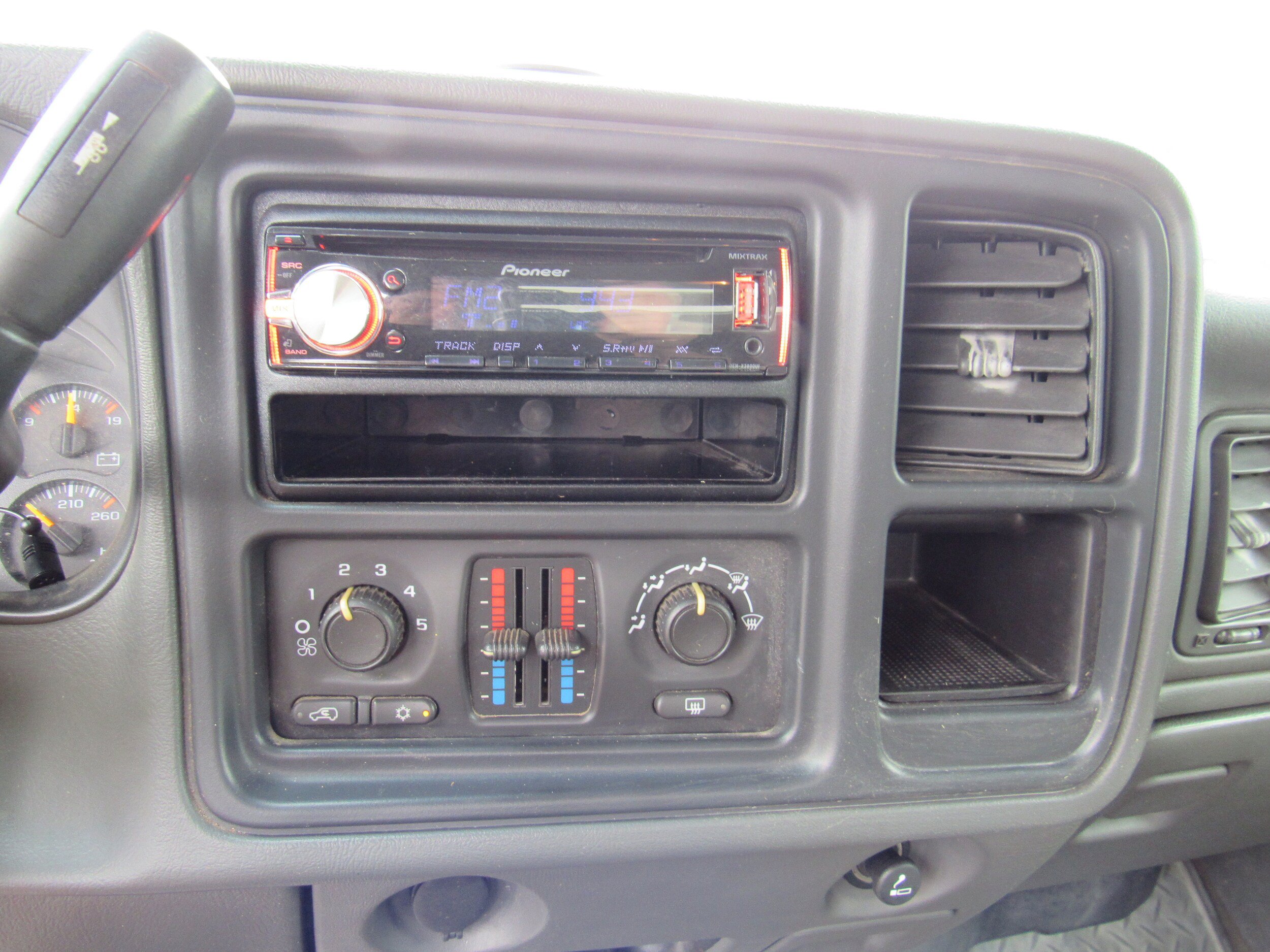 Used 2006 Chevrolet Silverado 1500 LT w/ Light Duty Power Package AWD/4WD image 24