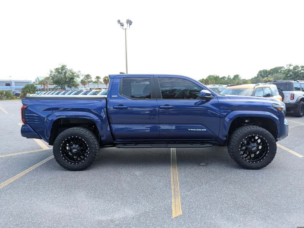 Used 2025 Toyota Tacoma SR5 AWD/4WD image 9