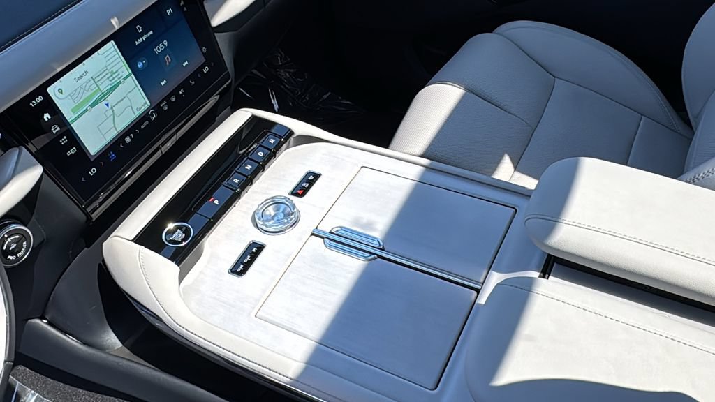 New 2026 Lincoln Navigator Reserve w/ Jet Appearance Package AWD/4WD image 13