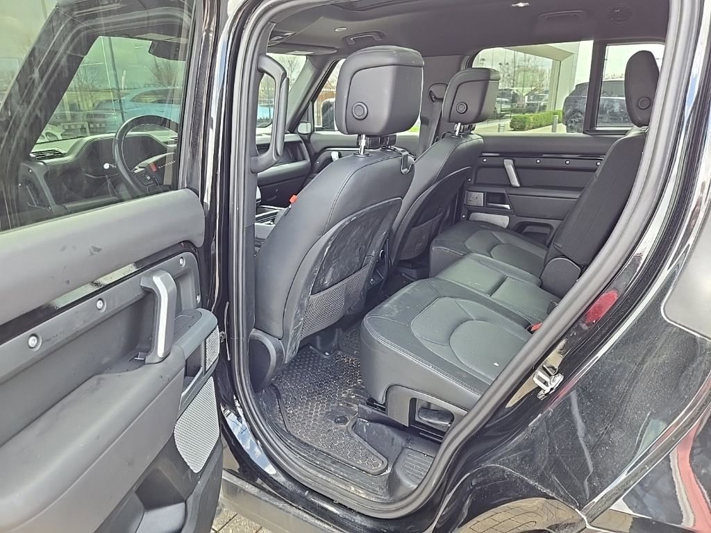 Certified 2023 Land Rover Defender 130 X-Dynamic SE image 17