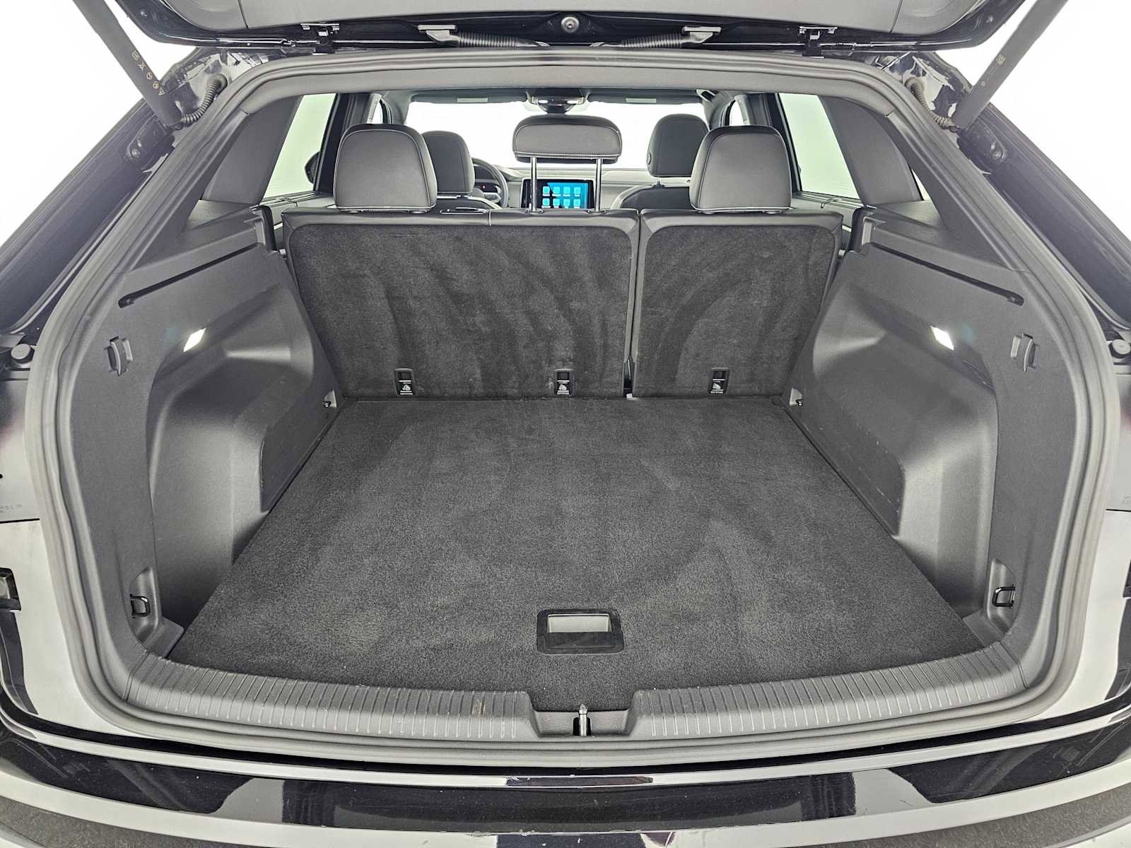 Used 2025 Volkswagen Atlas Cross Sport SE image 14