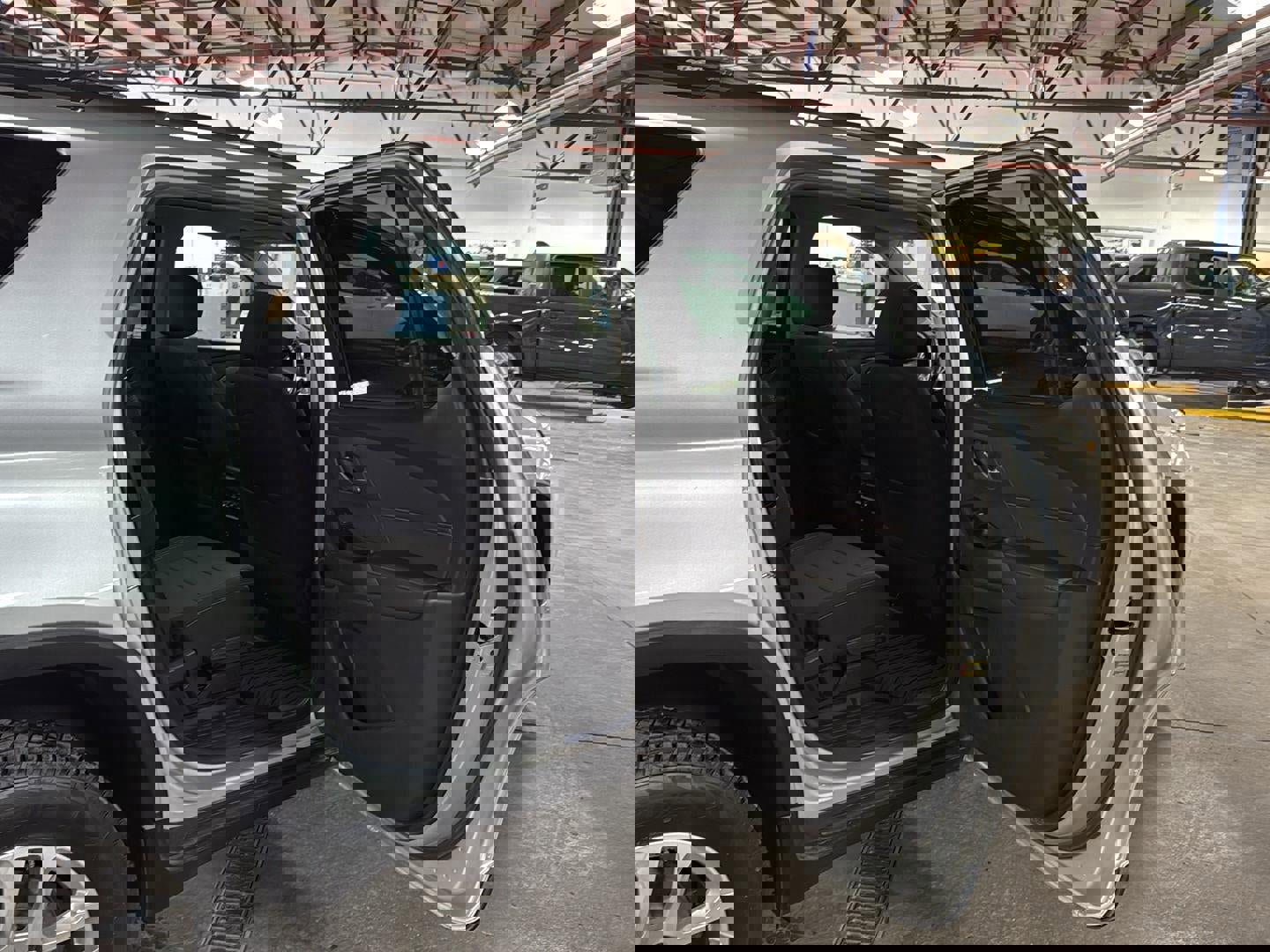 Used 2020 Chevrolet Traverse LT w/ LPO, Cargo Package image 21