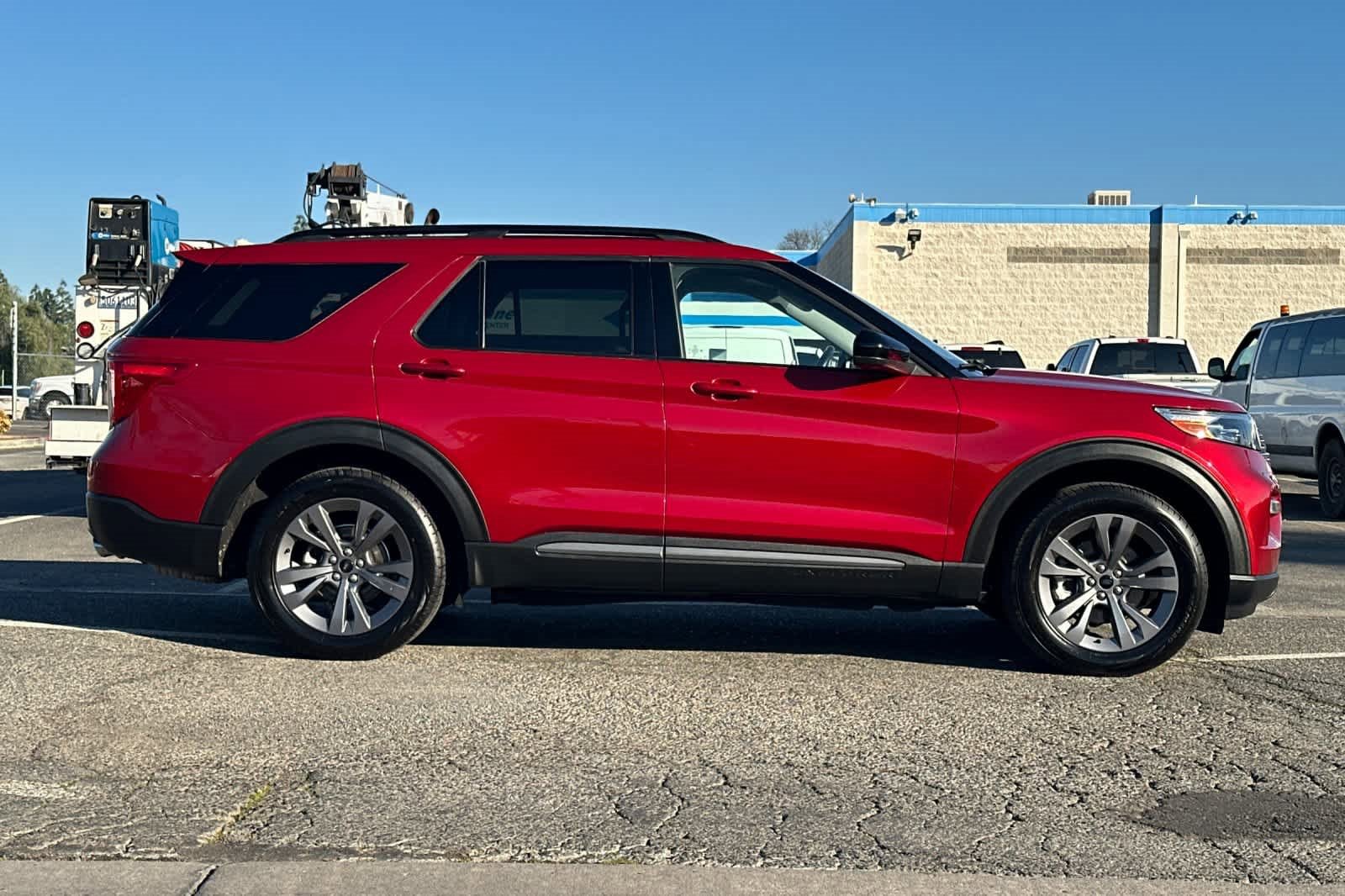 Certified 2022 Ford Explorer XLT w/ Equipment Group 202A image 9