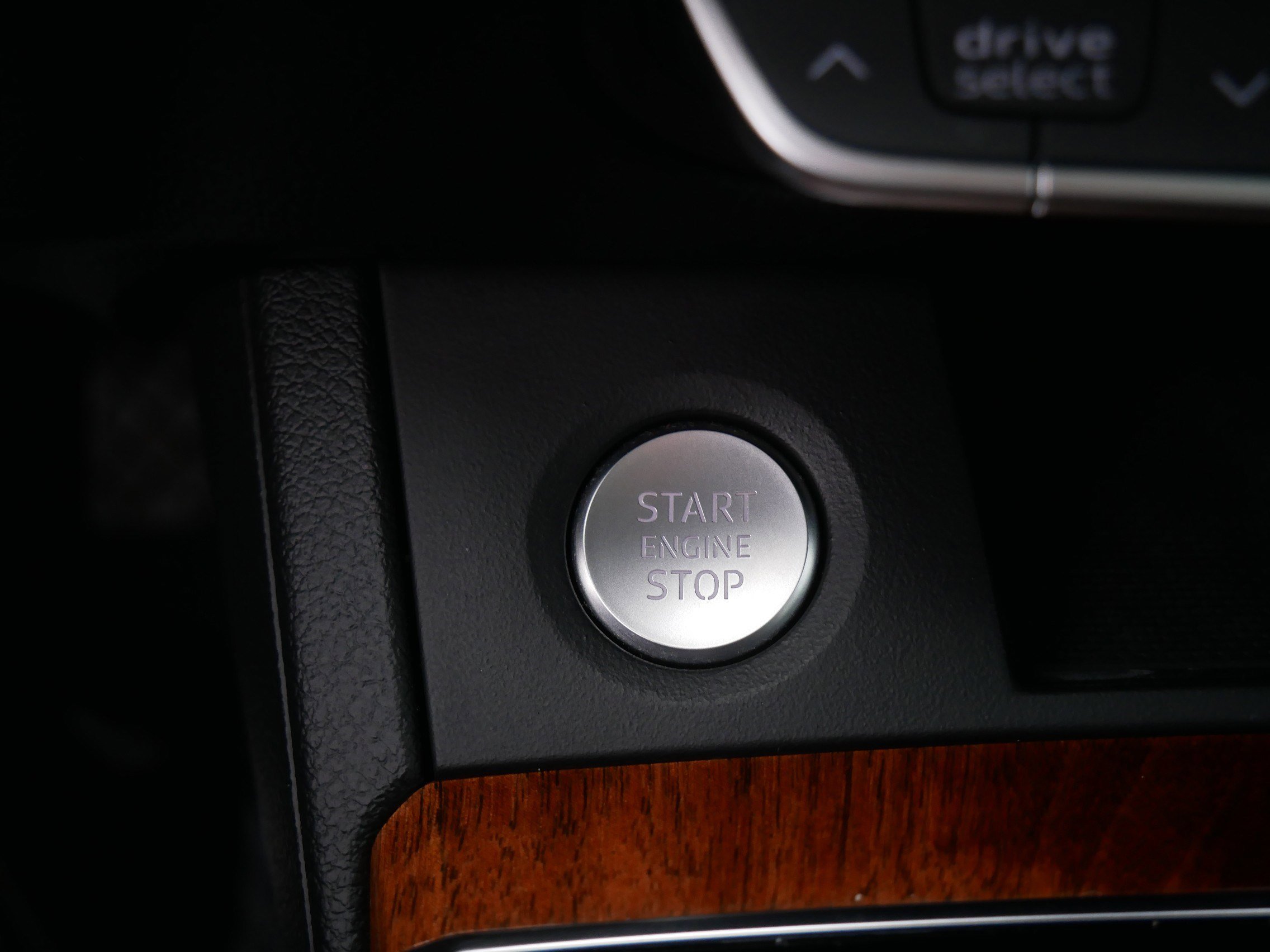 Used 2023 Audi Q5 e Premium w/ Convenience Package image 34