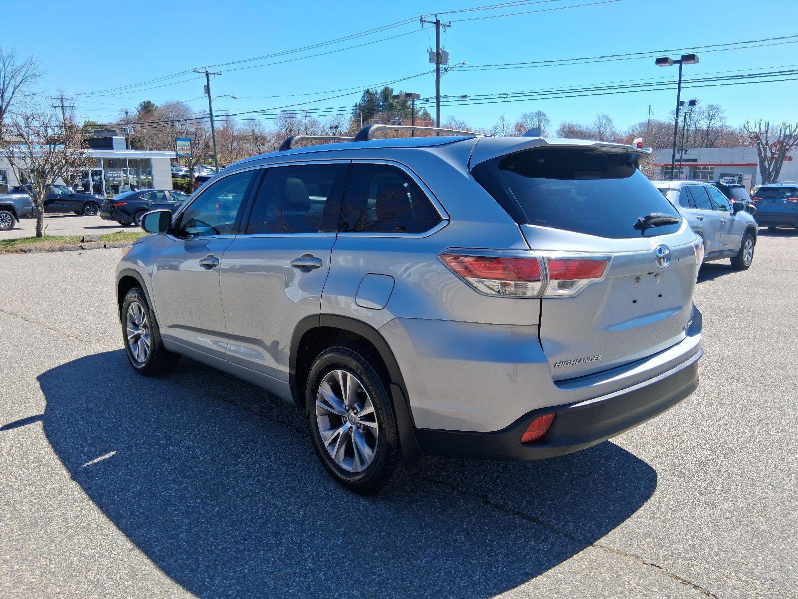 Used 2015 Toyota Highlander XLE AWD/4WD image 4