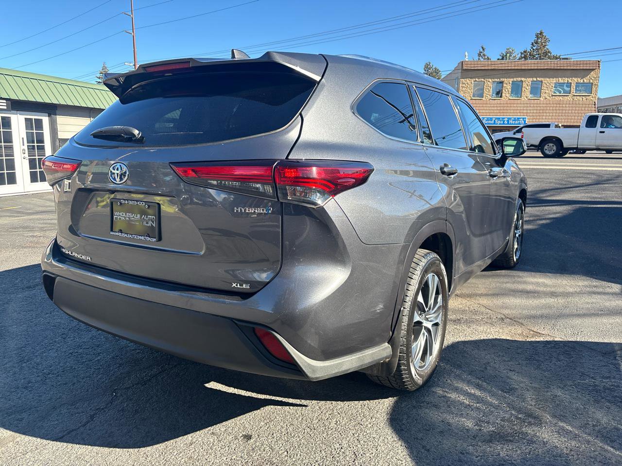 Used 2020 Toyota Highlander XLE AWD/4WD image 7