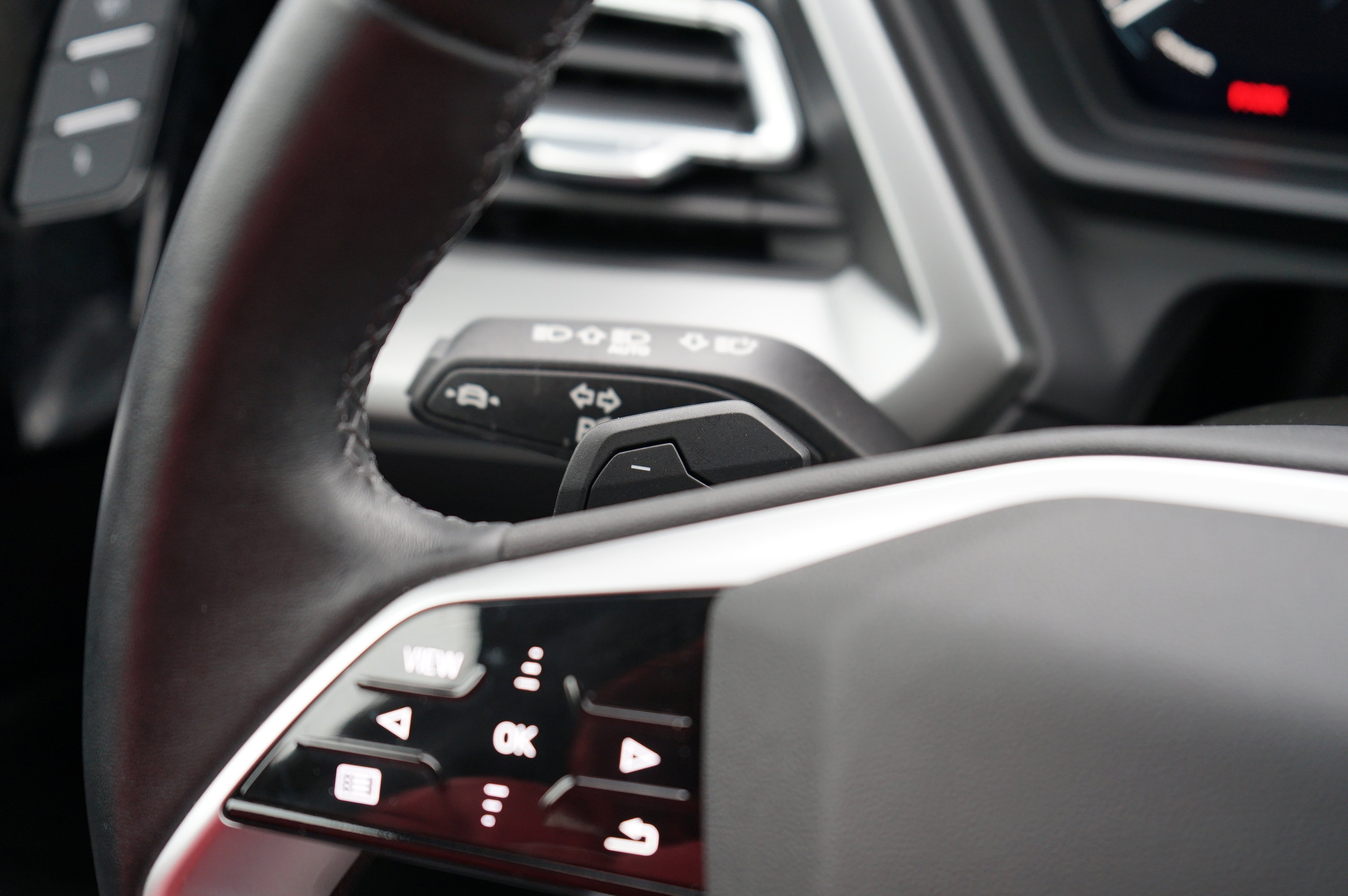 Used 2024 Audi Q4 e-tron Premium Plus w/ Premium Plus AWD/4WD image 38