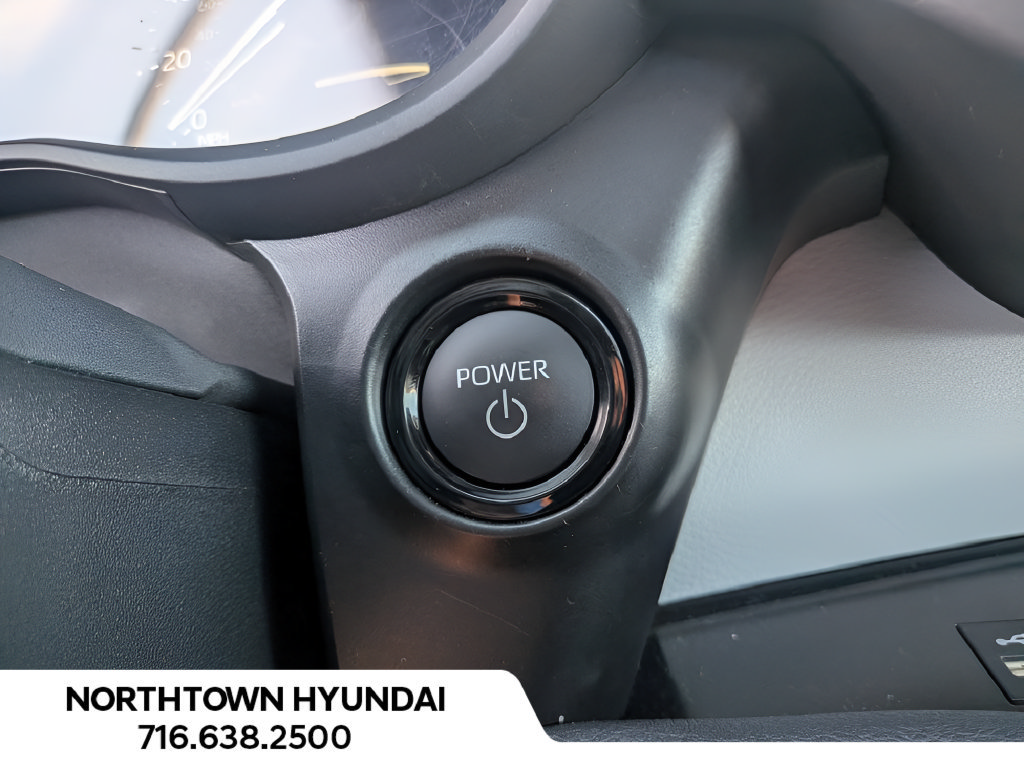Used 2026 Toyota Sienna XLE FWD image 18