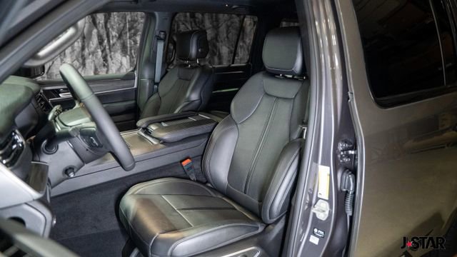 Used 2024 Jeep Wagoneer Series III w/ Premium Group I image 2