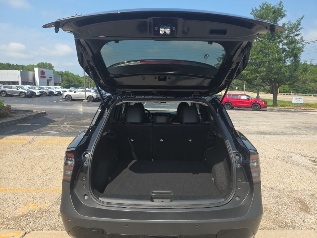 Certified 2025 Nissan Kicks SR FWD image 6