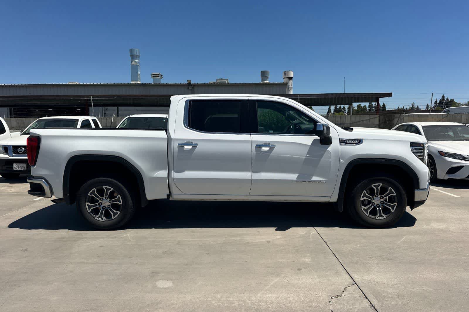 Used 2025 GMC Sierra 1500 SLT RWD image 9