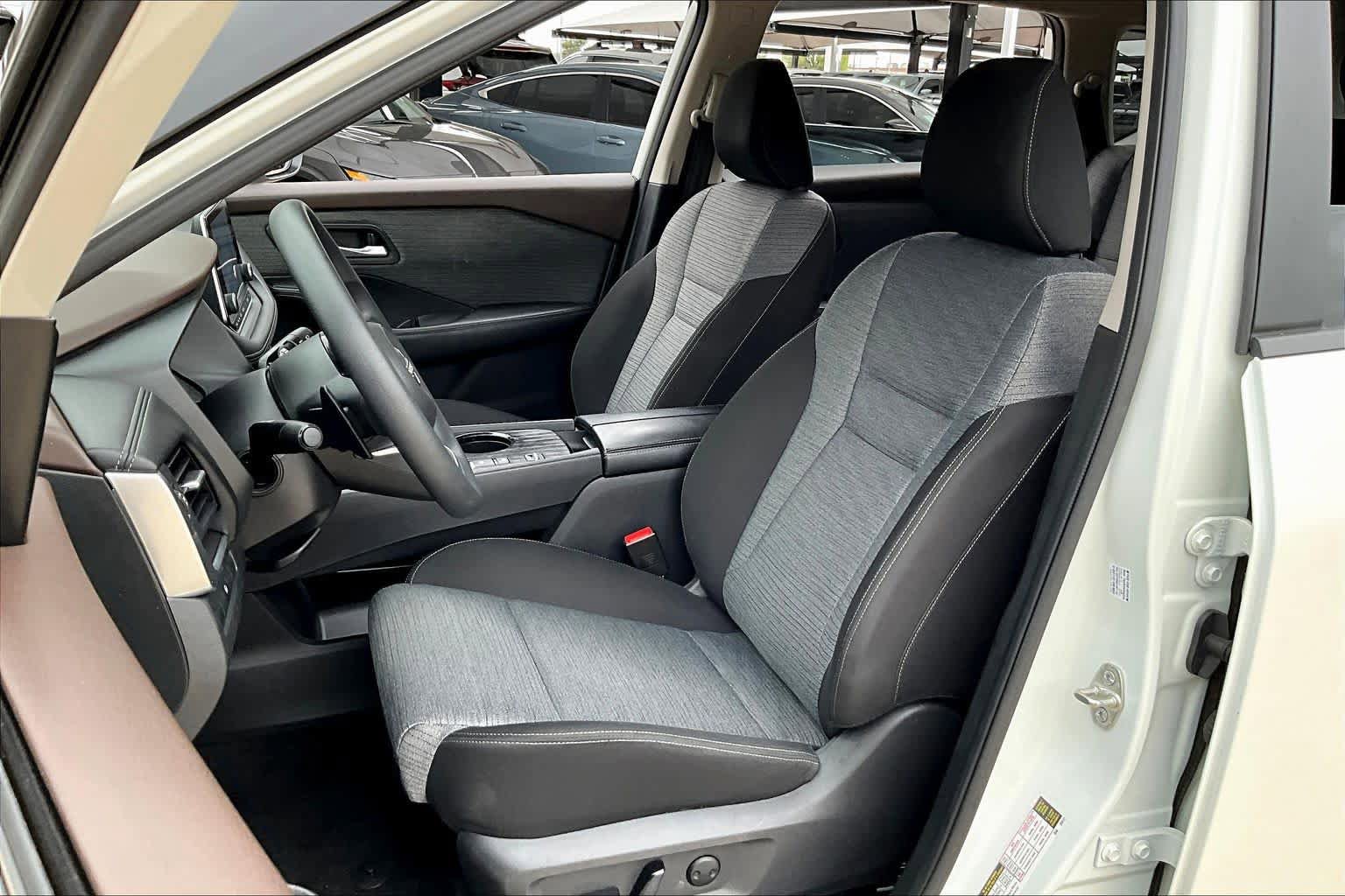 Certified 2023 Nissan Rogue SV FWD image 7