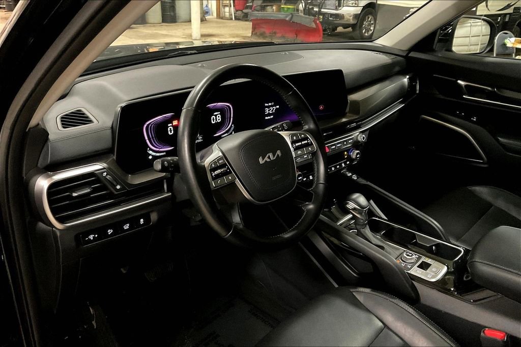 Used 2025 Kia Telluride S AWD/4WD image 13