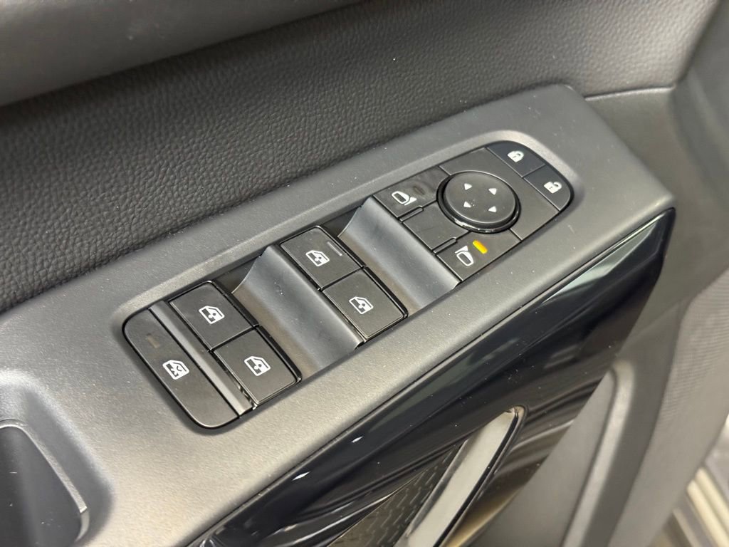 New 2026 Nissan Pathfinder SV image 9