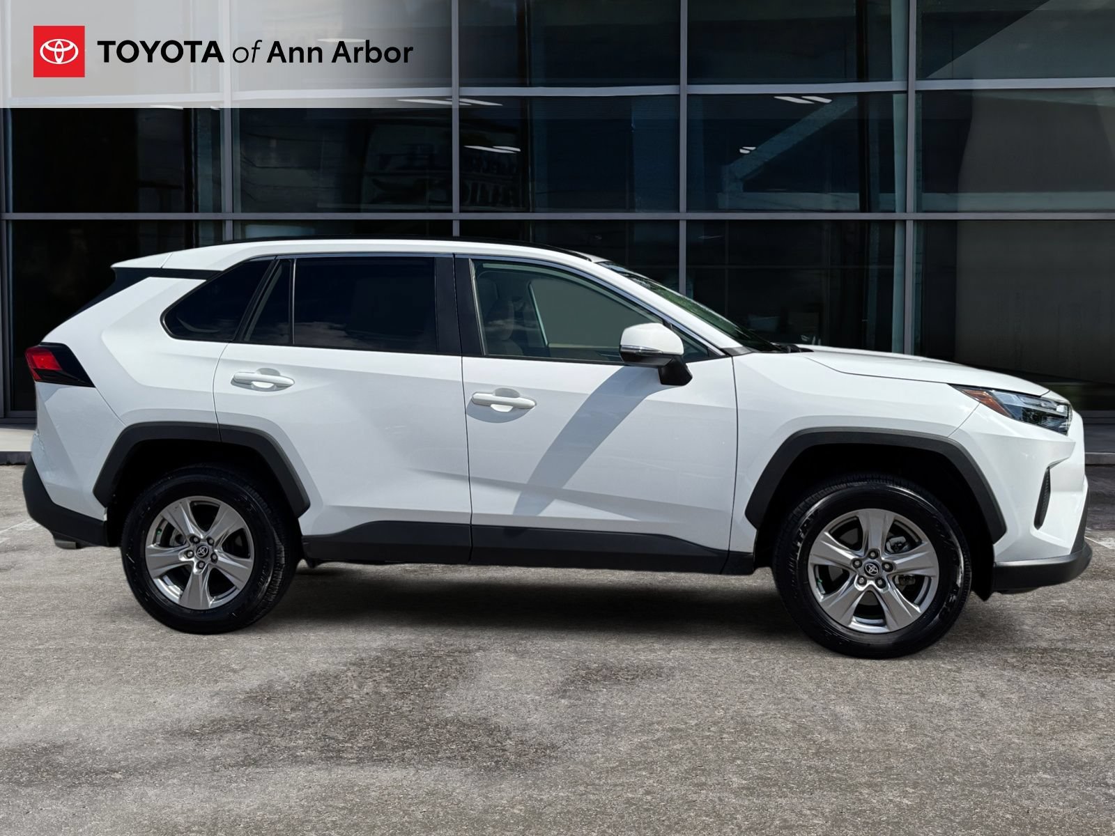 Used 2025 Toyota RAV4 XLE AWD/4WD image 11