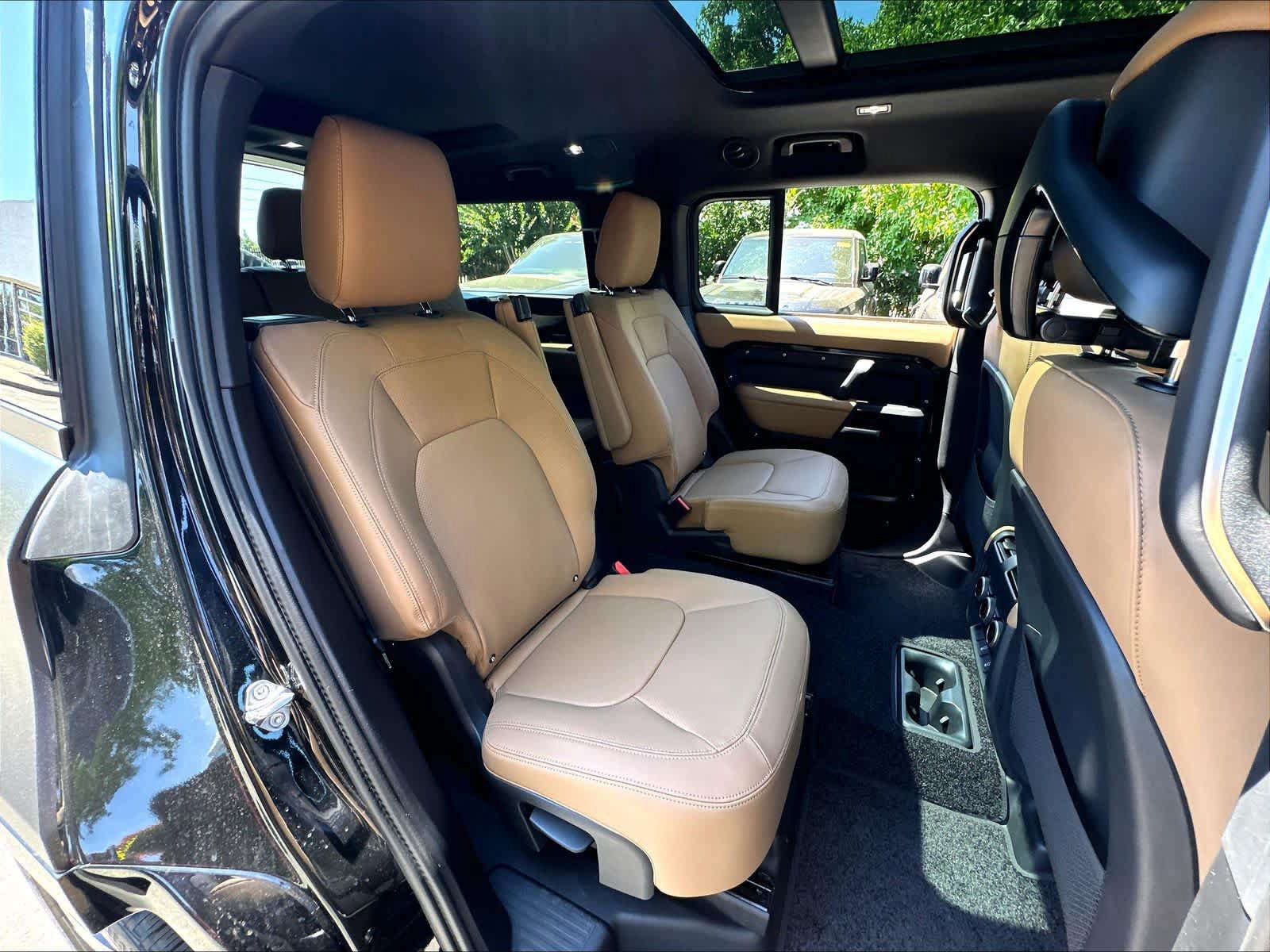 New 2026 Land Rover Defender 130 X-Dynamic SE AWD/4WD image 26