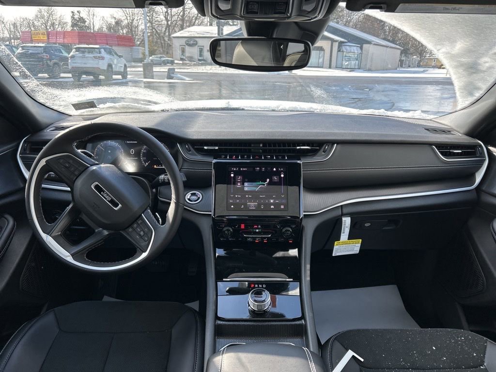 New 2025 Jeep Grand Cherokee Altitude image 13