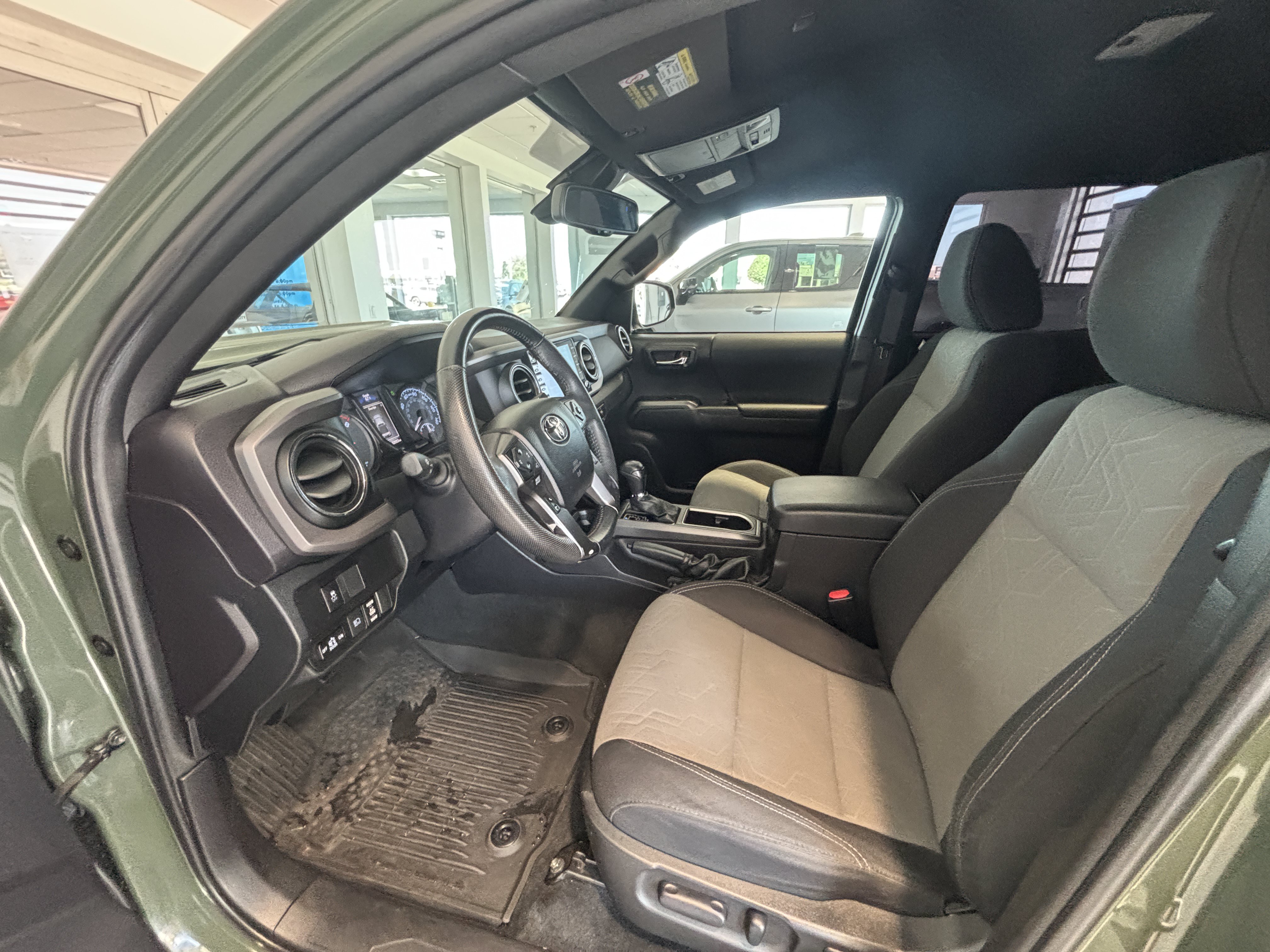 Used 2022 Toyota Tacoma TRD Sport w/ Technology Package AWD/4WD image 9