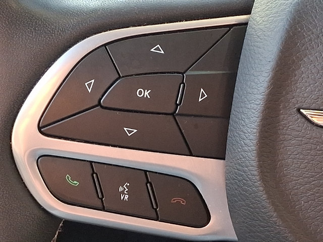 Used 2023 Chrysler Pacifica Touring-L FWD image 21