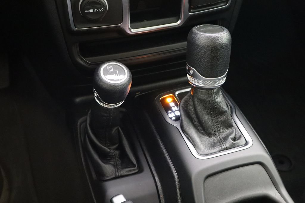 Used 2021 Jeep Gladiator Sport AWD/4WD image 18