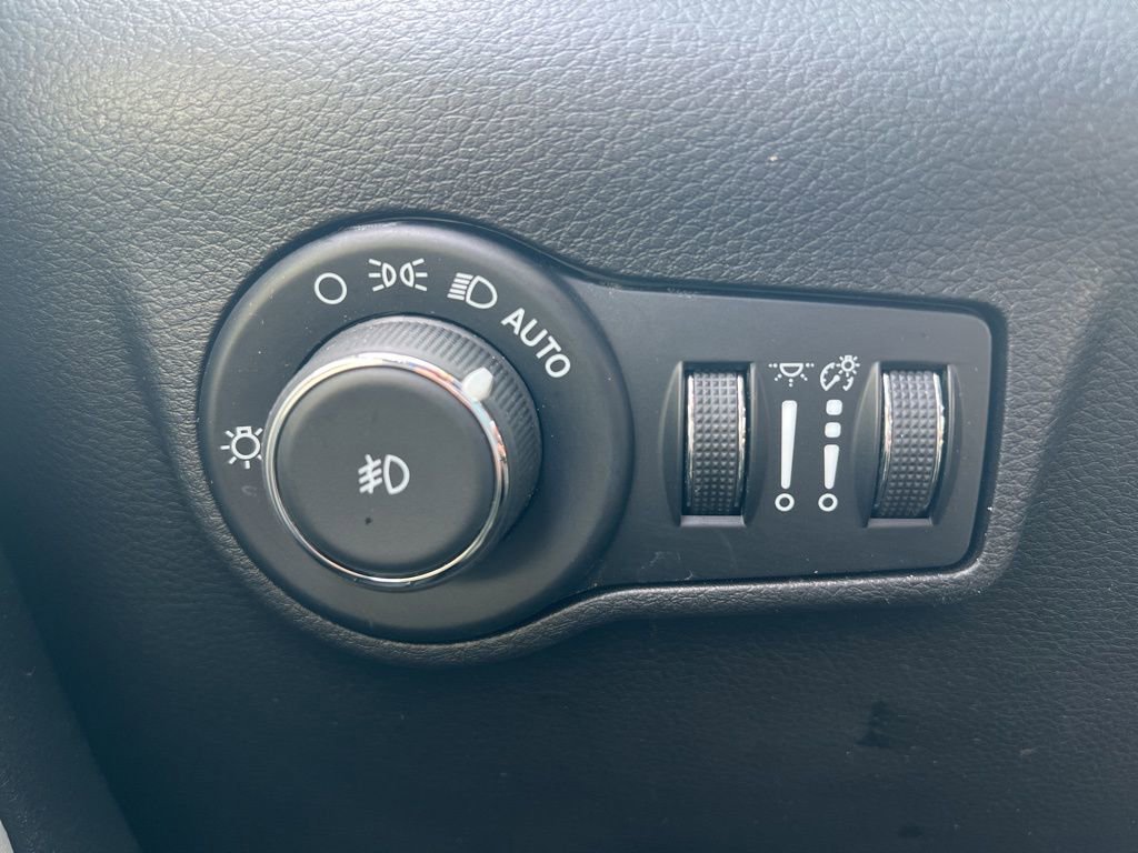 Used 2025 Jeep Compass Limited AWD/4WD image 15