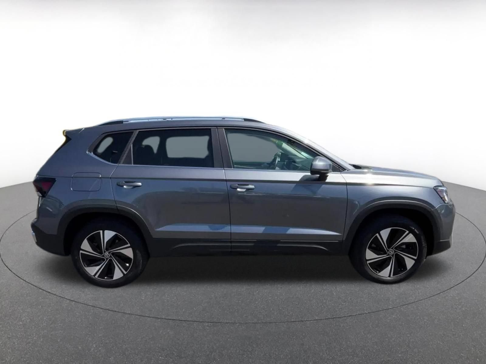 Used 2026 Volkswagen Taos SE AWD/4WD image 16