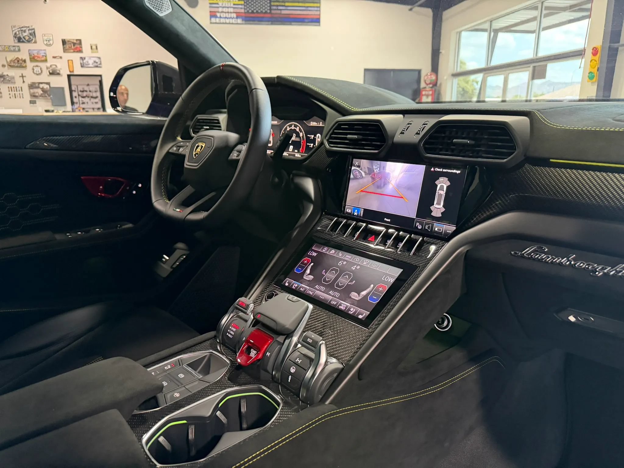 Used 2024 Lamborghini Urus Performante AWD/4WD image 44