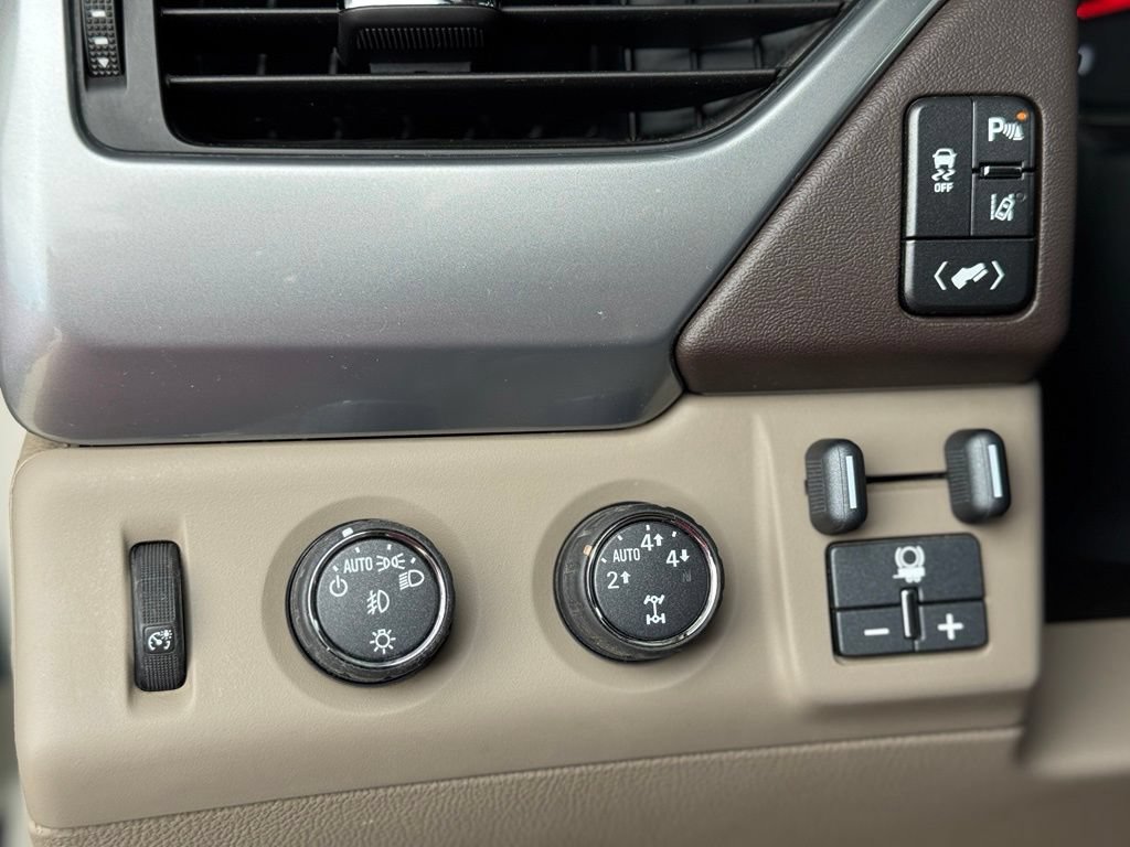 Used 2015 Chevrolet Tahoe LTZ AWD/4WD image 15