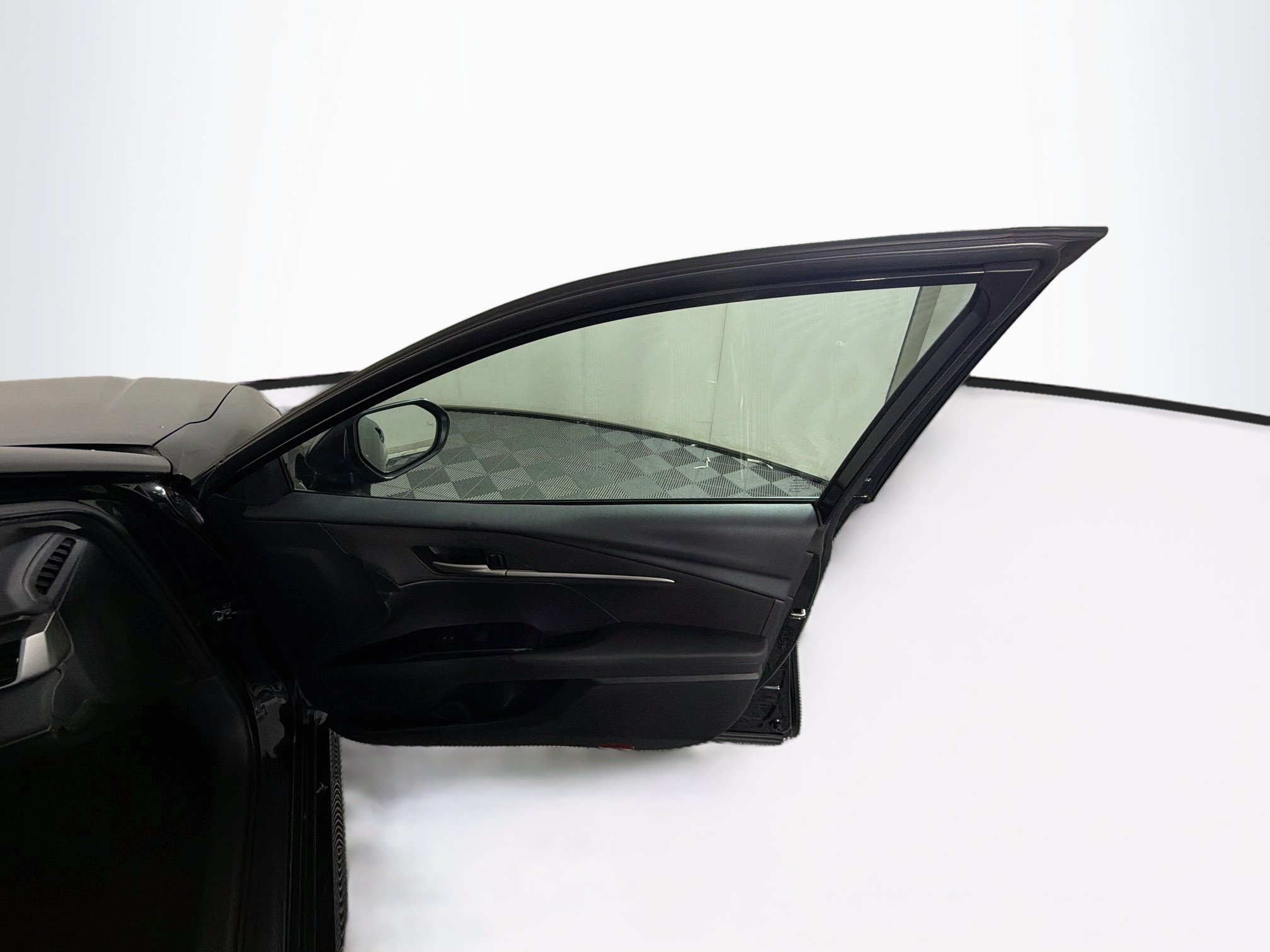 Used 2025 Toyota Camry LE FWD image 31