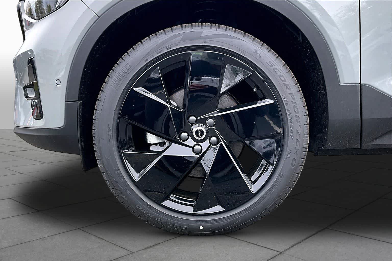 New 2026 Volvo XC40 B5 Ultra w/ Protection Package Premier AWD/4WD image 16