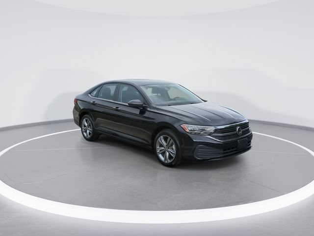Used 2024 Volkswagen Jetta SE FWD image 2