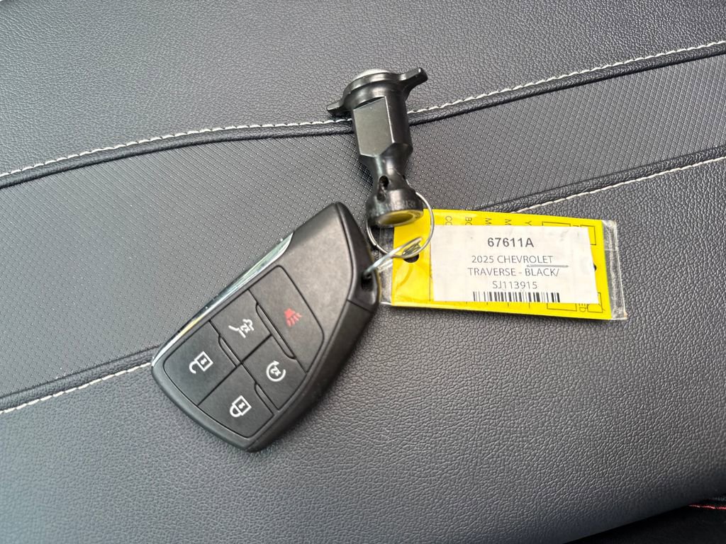 Used 2025 Chevrolet Traverse Z71 w/ LPO, Floor Liner Package AWD/4WD image 28