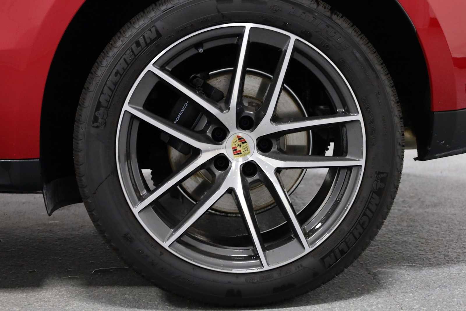 Certified 2025 Porsche Macan image 39