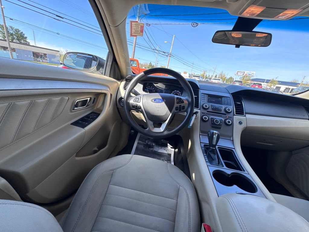 Used 2018 Ford Taurus SE FWD image 31