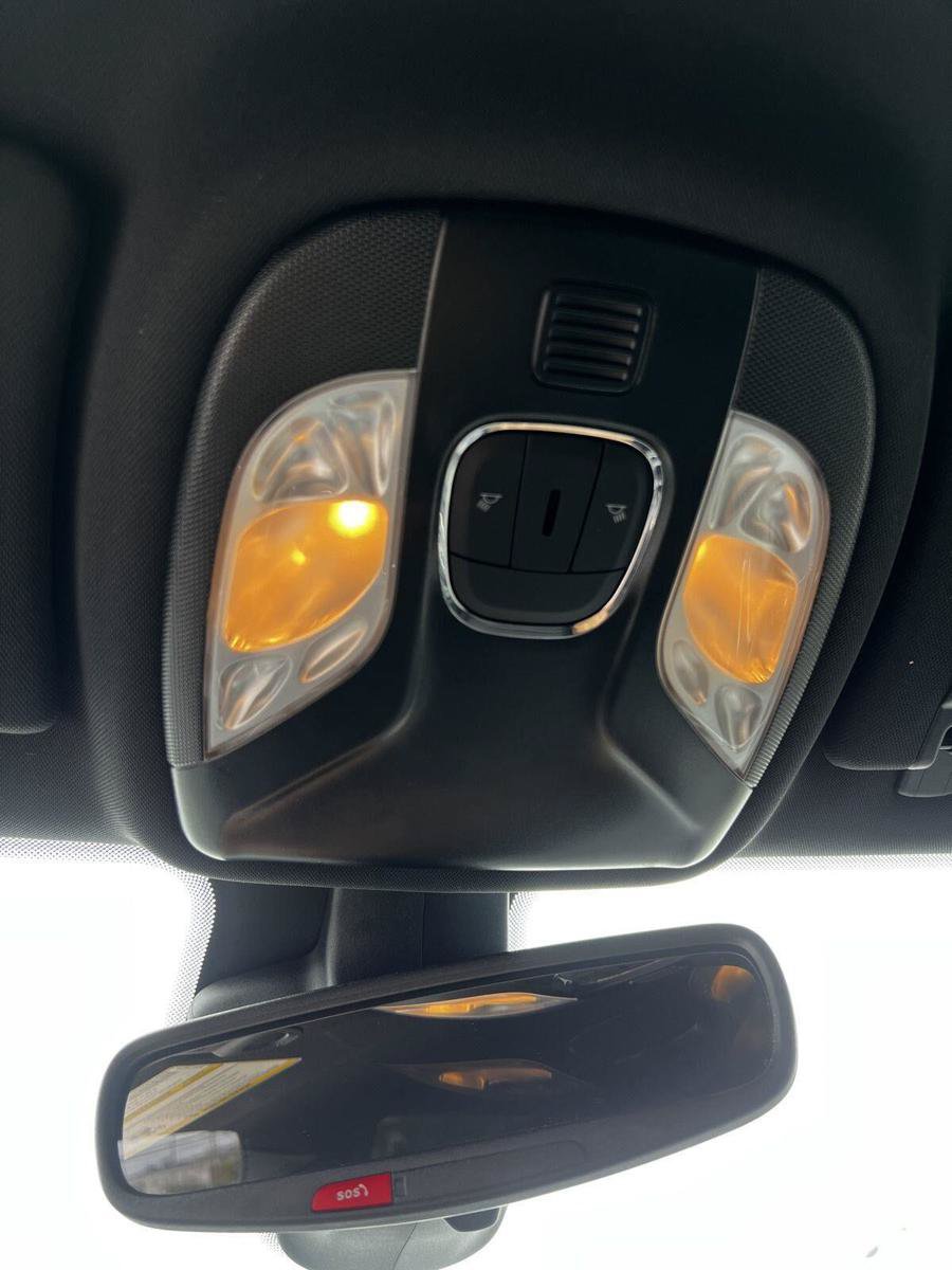 Used 2025 Jeep Compass Latitude AWD/4WD image 11