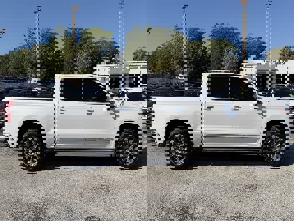 Certified 2023 Chevrolet Silverado 1500 High Country w/ Technology Package image 4