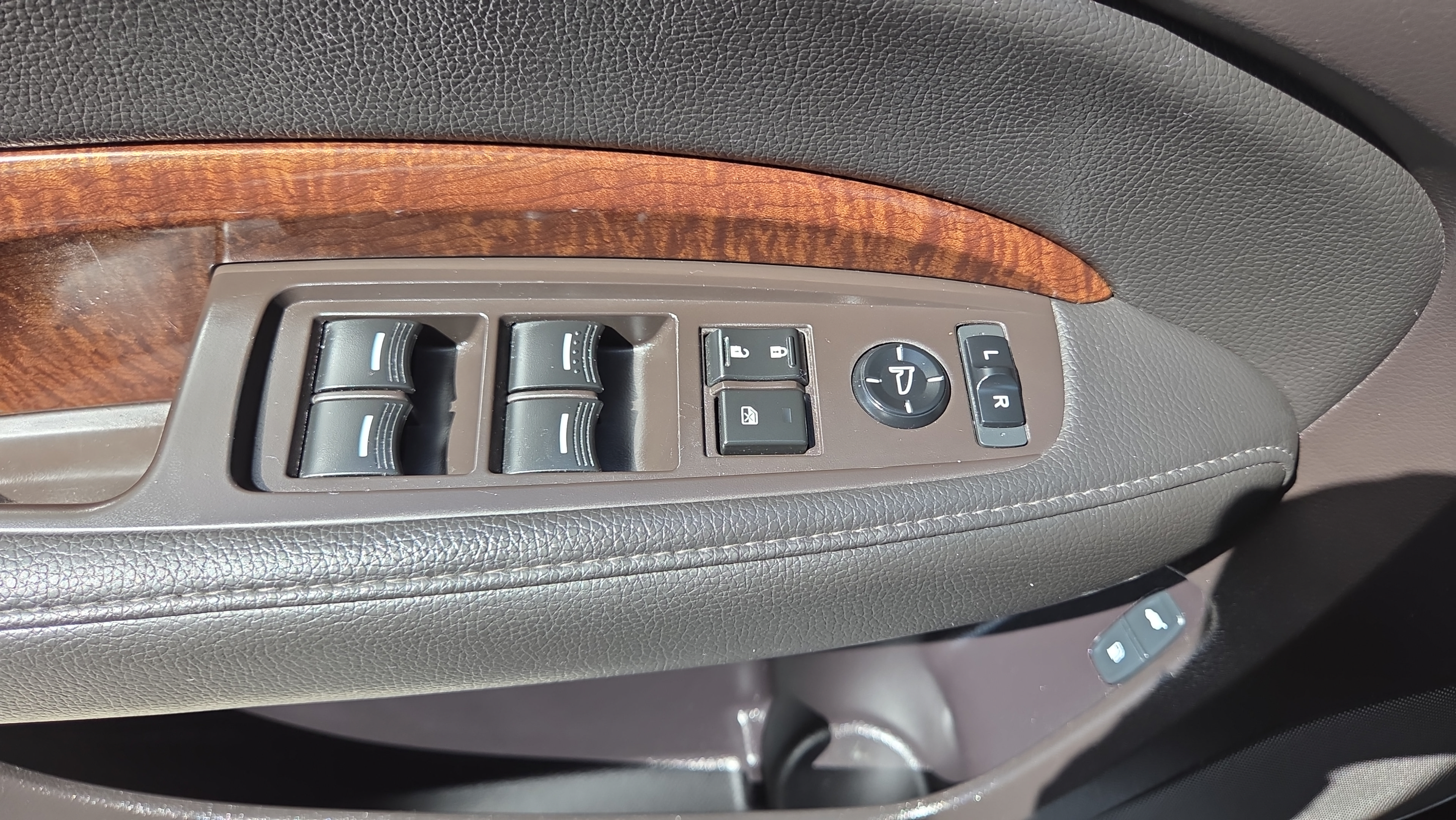 Used 2018 Acura MDX SH-AWD image 32