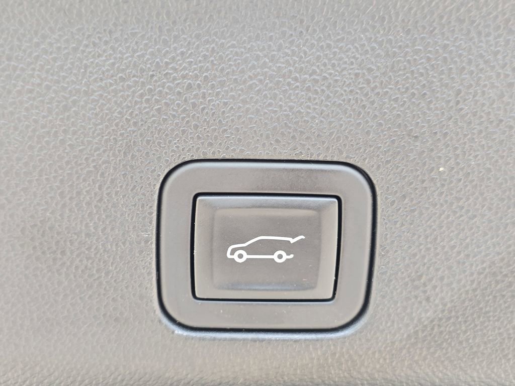 Used 2025 GMC Yukon XL AT4 w/ AT4 Premium Package AWD/4WD image 14