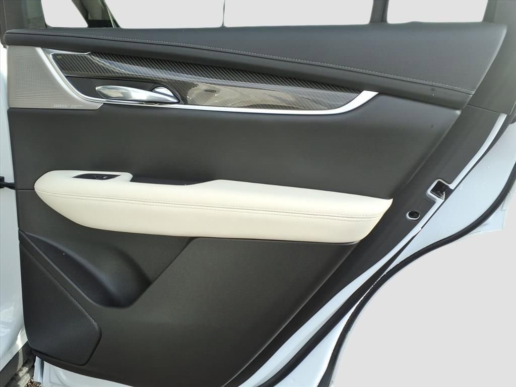 Used 2023 Cadillac XT6 Sport w/ Technology Package image 15