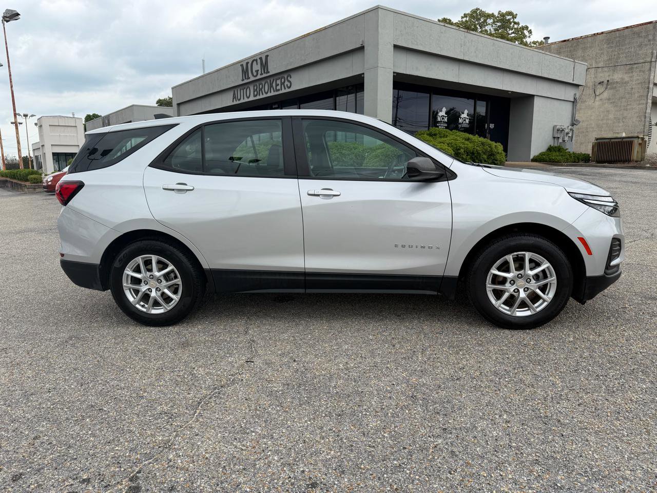 Used 2022 Chevrolet Equinox LS w/ Driver Confidence II Package FWD image 22
