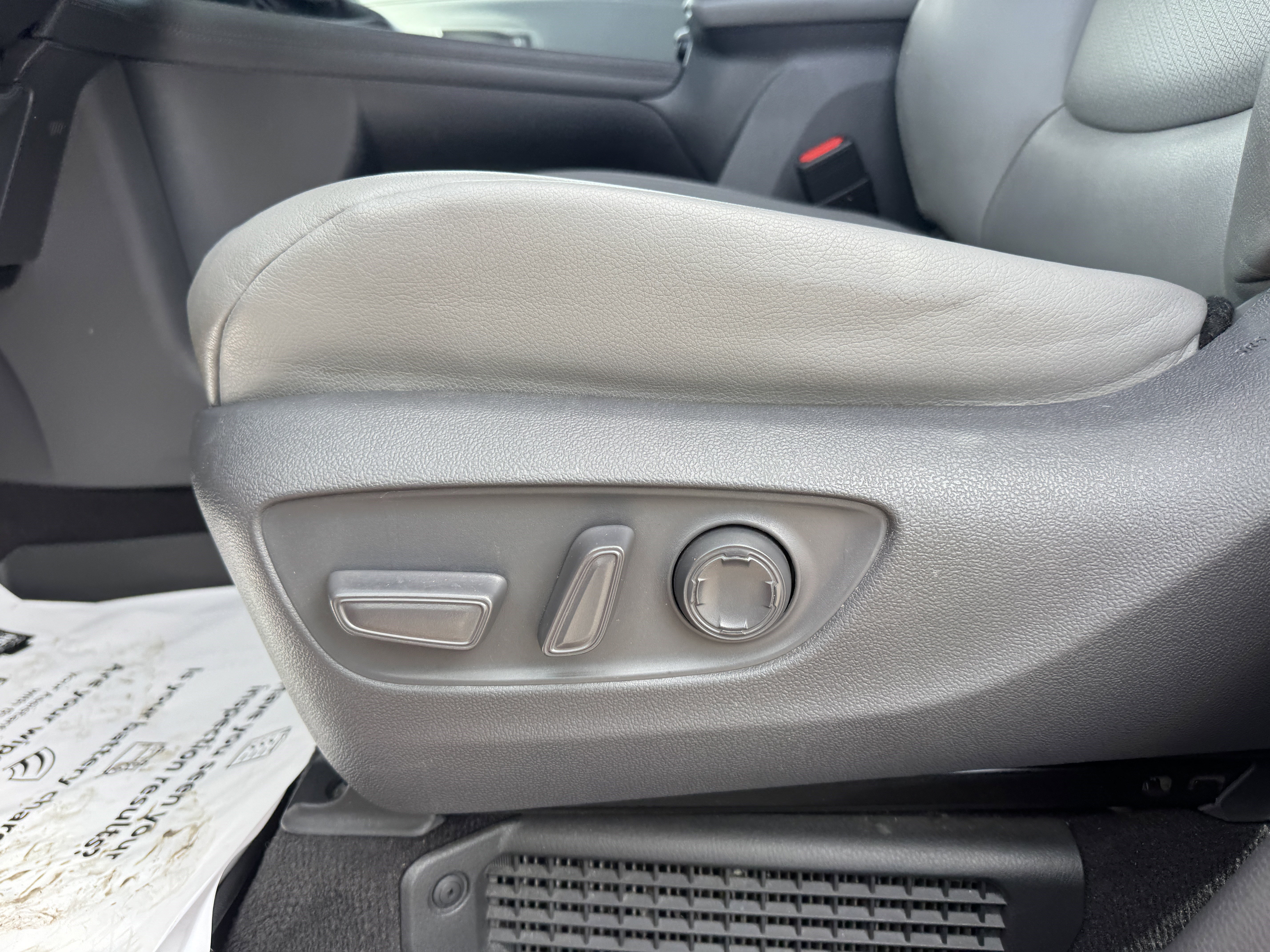 Used 2021 Toyota Sienna XLE w/ XLE Plus Package image 11