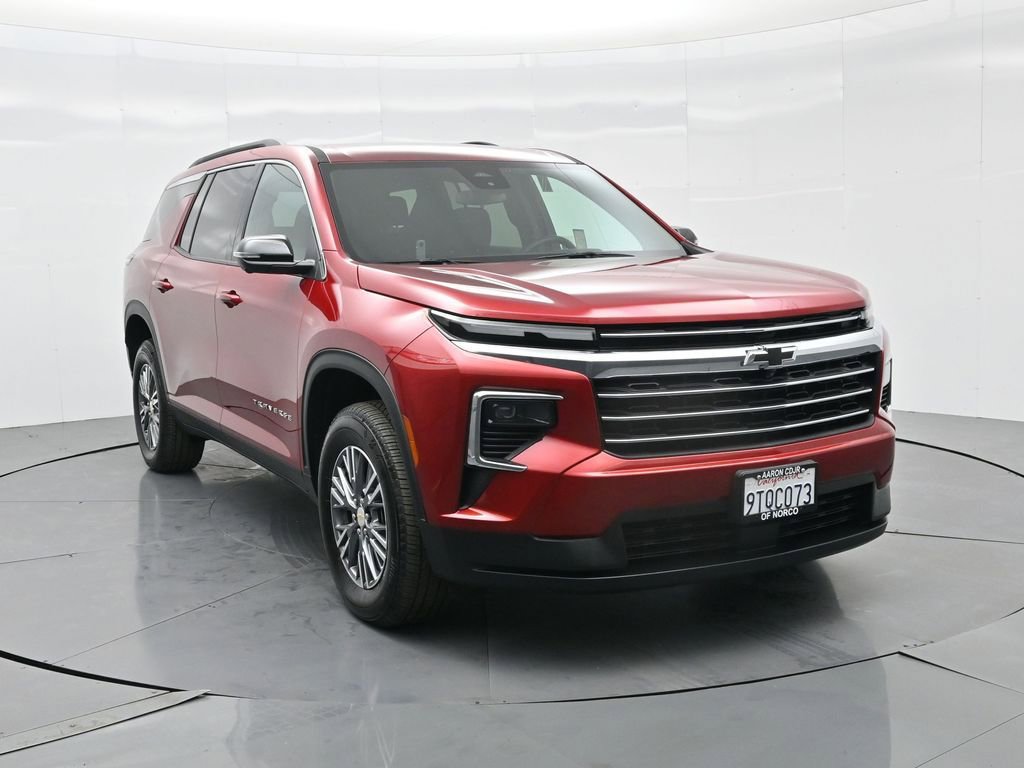 Used 2025 Chevrolet Traverse LT w/ Driver Confidence Package image 4