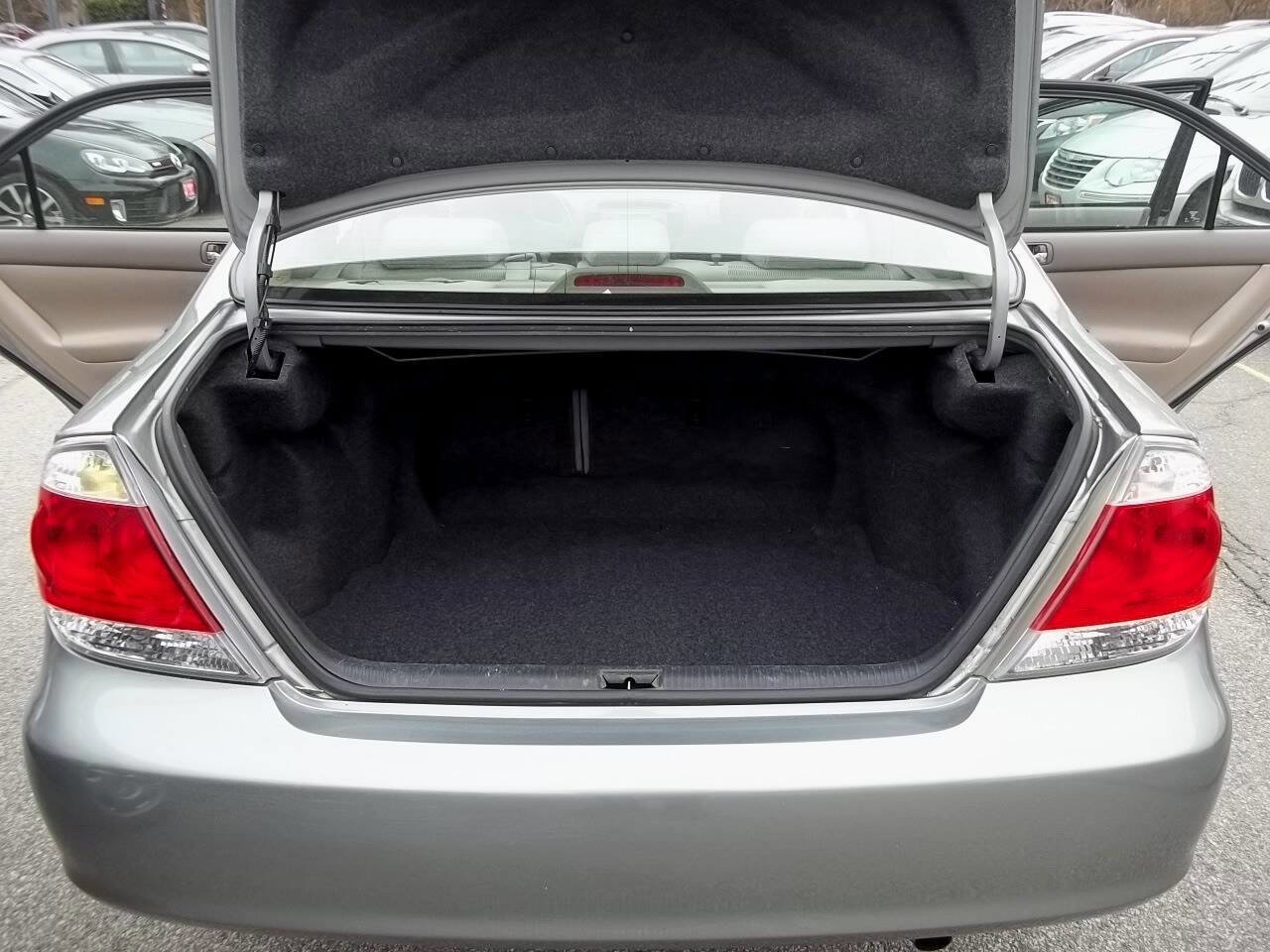 Used 2005 Toyota Camry LE image 24