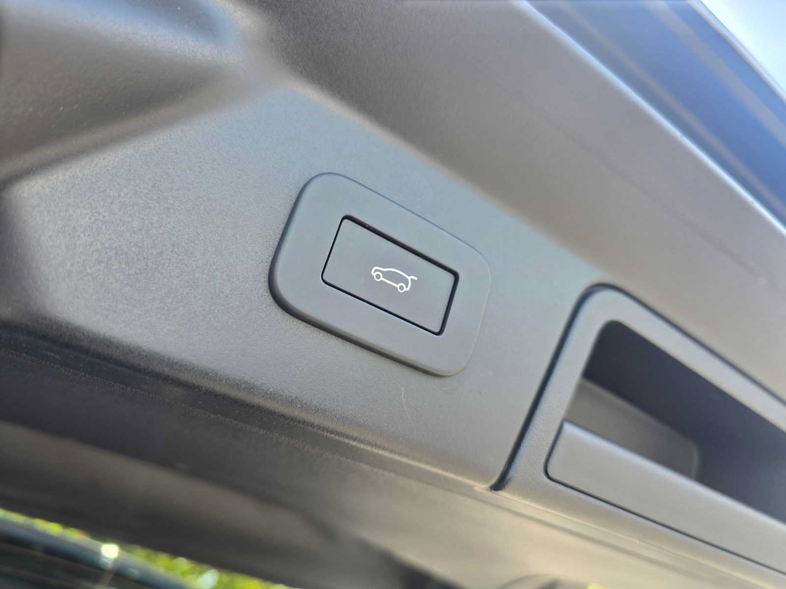 Used 2026 Land Rover Range Rover Velar S AWD/4WD image 15