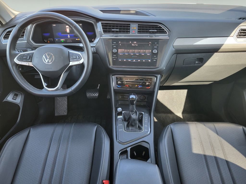 Used 2022 Volkswagen Tiguan SE w/ Panoramic Sunroof Package FWD image 13