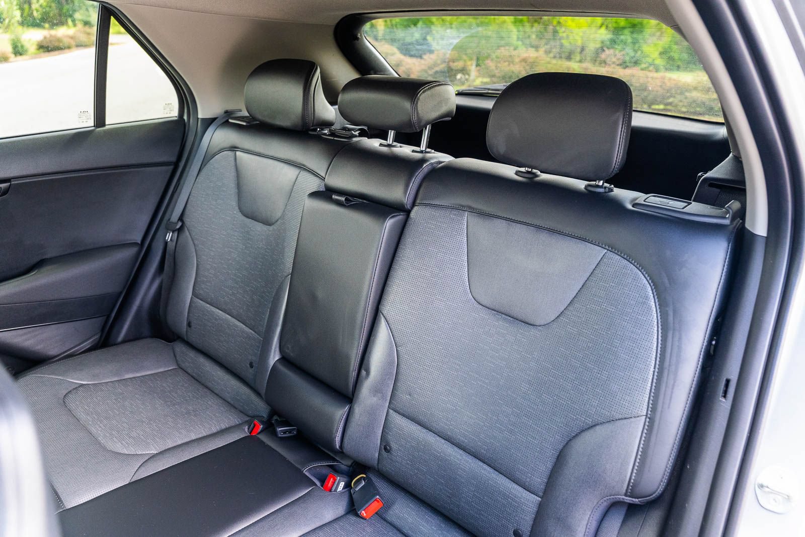 Used 2023 Kia Niro SX Touring FWD image 17