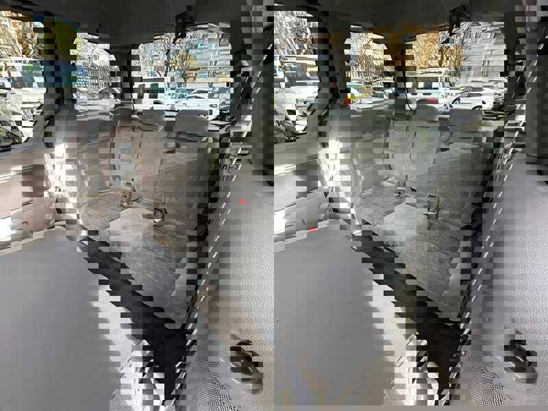 Used 2004 Ford Freestar SE image 20